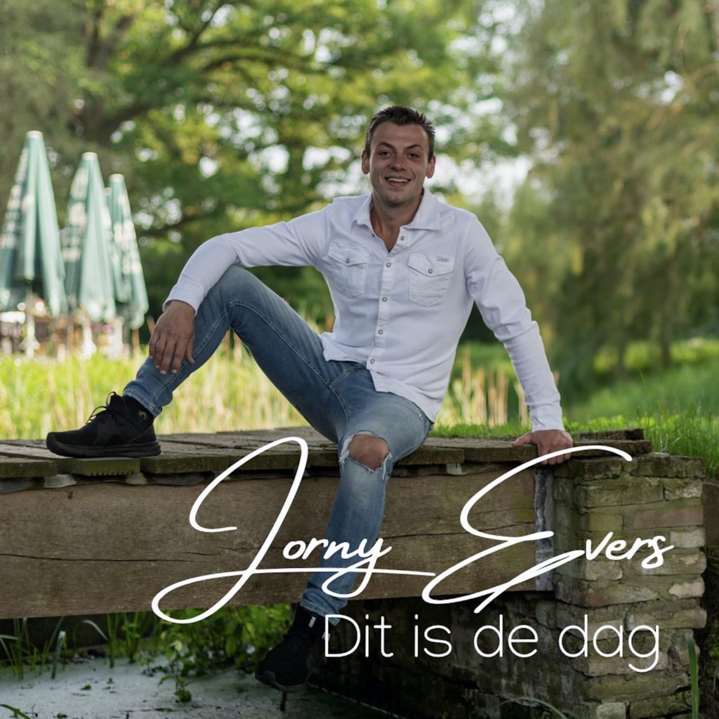 ‘Dit is de dag’ van Jorny Evers een single met vrolijke klanken