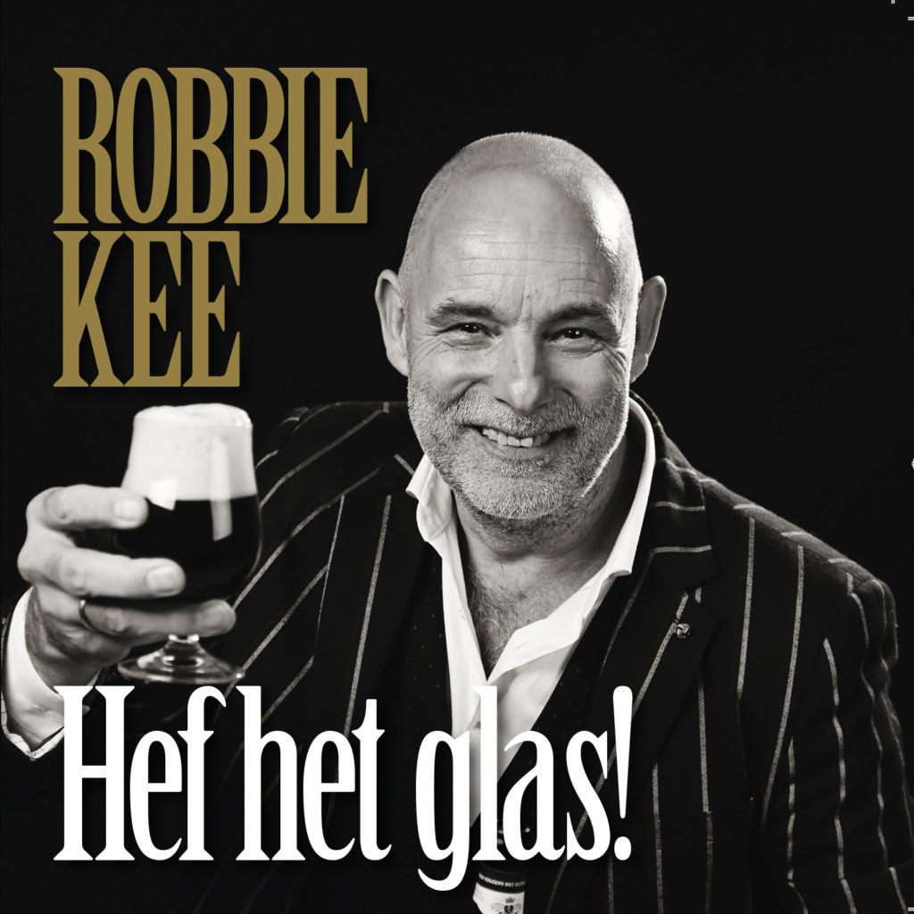 Robbie Kee heft het glas graag met z’n vrienden